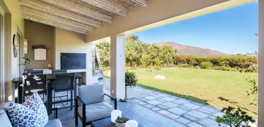 LUXURIOUS WATERFRONT LIVING IN LAKE MICHELLE – Exclusive Sole Mandate
