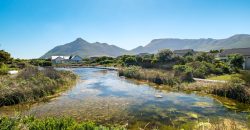 LUXURIOUS WATERFRONT LIVING IN LAKE MICHELLE – Exclusive Sole Mandate